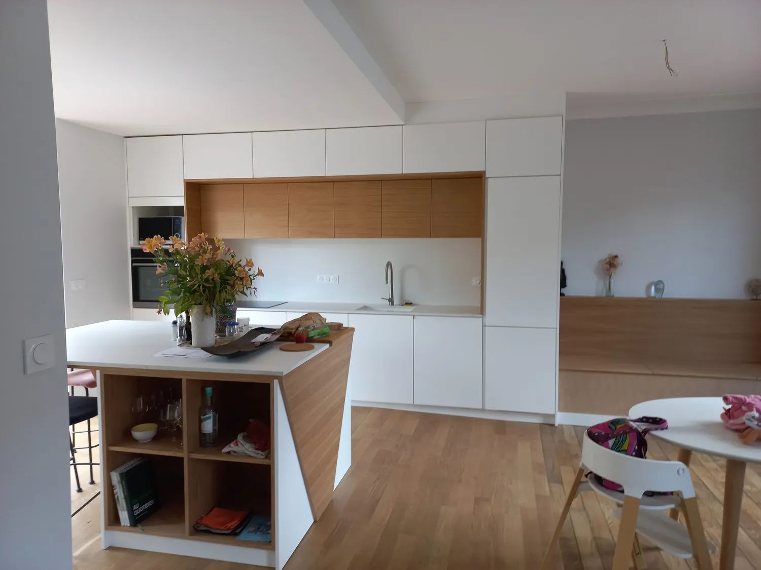 cuisiniste bois corps nuds